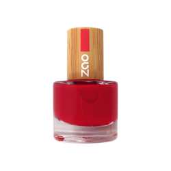 Nail polish: 650 Carmine red